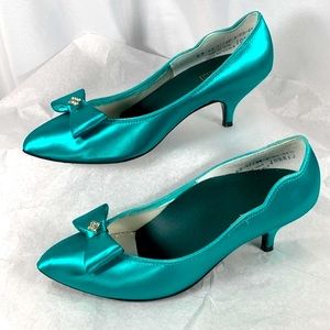 KINNEY turquoise/teal pumps